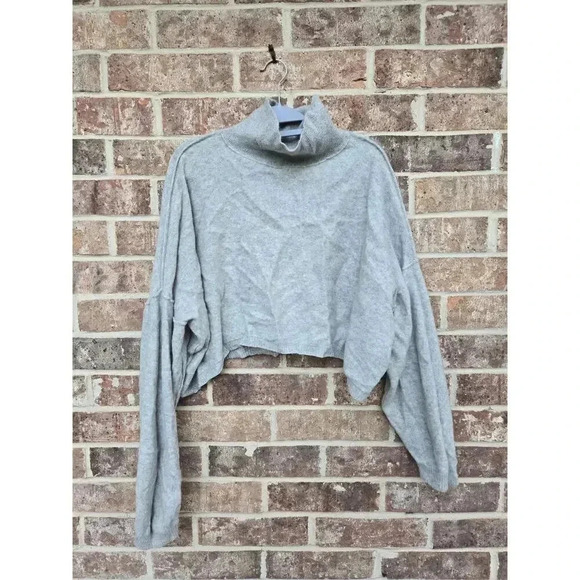 Free People Cropped Grey Turtleneck Sweater 100% Cashmere Size M - Picture 2 of 5